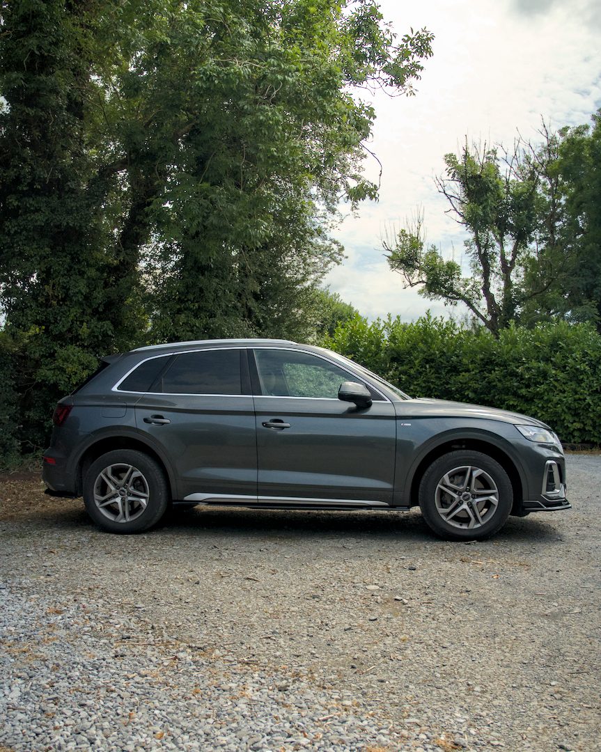 Audi Q5 S-line side profile with side skirts fitted